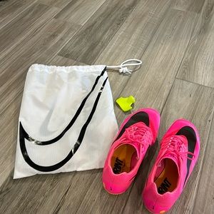 Mens Nike track shoes- like new